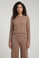 Blusa Feminina Manga Longa em Malha Texturizada com Decote Canoa