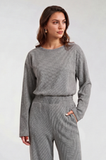 Blusa Feminina Ampla em Malha Texturizada com Decote Canoa