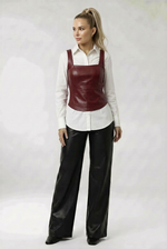 Blusa Regata Acinturada em Cirrê com Decote Reto