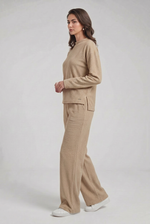 Blusa Feminina Ampla em Malha Texturizada com Decote Canoa
