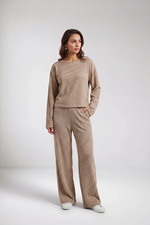 Blusa Feminina Ampla em Malha Texturizada com Decote Canoa
