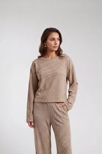 Blusa Feminina Ampla em Malha Texturizada com Decote Canoa
