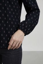 Blusa Feminina em Viscose Estampada com Decote V