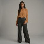 Blusa Feminina Manga Longa com Transparência e Babados no Punho