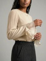 Blusa Feminina Manga Longa com Transparência e Babados no Punho
