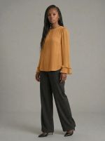 Blusa Feminina Manga Longa com Transparência e Babados no Punho