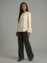 Blusa Feminina Manga Longa com Transparência e Babados no Punho