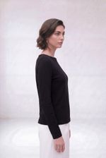 Blusa Feminina Manga Longa em Malha Premium com Decote Canoa
