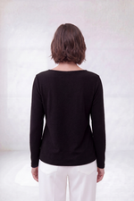 Blusa Feminina Manga Longa em Malha Premium com Decote Canoa
