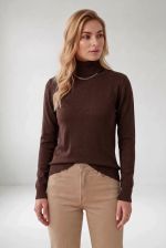 Blusa Feminina em Tricô com Cashmere e Gola Rolê