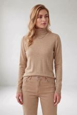 Blusa Feminina em Tricô com Cashmere e Gola Rolê