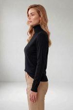 Blusa Feminina em Tricô com Cashmere e Gola Rolê