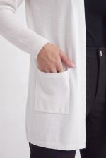 Cardigan Feminino Alongado em Tricô com Bolsos Frontais