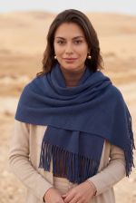Xale Feminino Liso em Acrílico com Franjas
