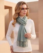 Xale Feminino Liso em Acrílico com Franjas