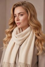 Xale Feminino Liso em Acrílico com Franjas