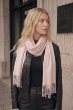 Xale Feminino Liso em Acrílico com Franjas