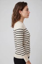 Blusa Feminina Listrada em Malha Retilínea com Botões