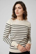 Blusa Feminina Listrada em Malha Retilínea com Botões
