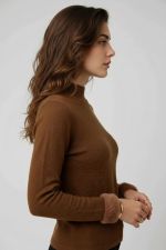 Blusa Feminina Manga Longa em Tricô Peluciado com Gola Média