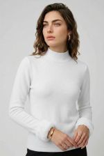 Blusa Feminina Manga Longa em Tricô Peluciado com Gola Média