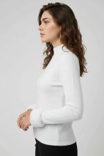Blusa Feminina Manga Longa em Tricô Peluciado com Gola Média