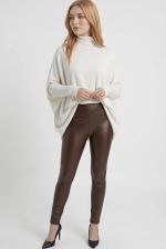 Poncho Feminino em Tricô Retilínea com Gola Alta