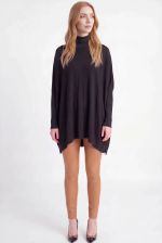 Poncho Feminino em Tricô Retilínea com Gola Alta