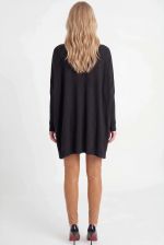 Poncho Feminino em Tricô Retilínea com Gola Alta