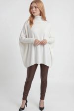 Poncho Feminino em Tricô Retilínea com Gola Alta