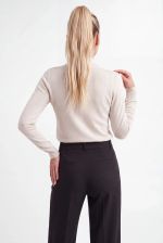 Blusa Feminina em Tricô com Cashmere e Gola Alta