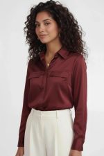 Camisa Feminina Acetinada com Vista Escondida e Lapelas