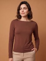Blusa Feminina Básica em Malha com Decote Canoa