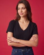 Blusa Feminina Básica Manga Curta em Viscolycra com Decote V