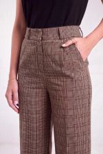 Calça Feminina Reta em Algodão Xadrez com Cintura Alta