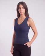 Regata Feminina em Malha Retilínea com Lurex e Decote V