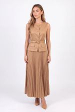 Conjunto Feminino Colete e Saia Plissada com Cinto