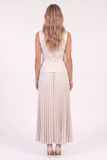 Conjunto Feminino Colete e Saia Plissada com Cinto
