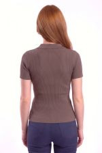 Blusa em Malha Retilínea Gola Polo