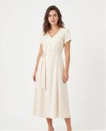 Vestido em linho misto com faixa