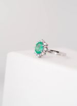 Anel Solitário Flore Esmeralda e Diamante