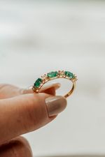 Meia Aliança Aura Esmeralda e Diamante