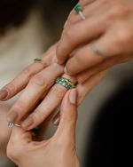 Meia Aliança Aura Esmeralda e Diamante