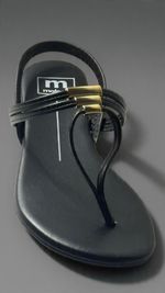 Moleca Rasteira de dedo com metal ouro