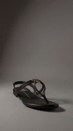 Moleca Rasteira de dedo com metal ouro