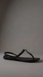 Moleca Rasteira de dedo com metal ouro