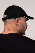 BONÉ BORDADO COM FRISO 