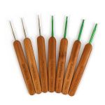 ESTOJO COM 7 AGULHAS DE CROCHE CABO DE BAMBU VERDE BANDEIRA EUROROMA