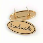 PLACA METAL 4X2CM DOURADO ROMA AVIAMENTOS