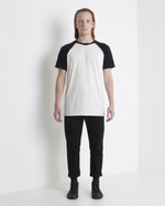 T-Shirt Raglan Black & Off - ESGOTADO